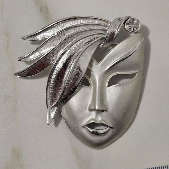 Vintage Jewelry - Vintage - Brooch - Mardi Gras Mask Masquerade- Silver tone